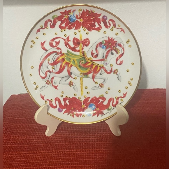 SET OF 5- ASSORTED DECORATED PLATES - Picture 7 of 11